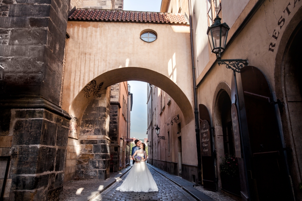 Романтический свадебный фотограф в Праге, самые красивые локации, легкое общение, четкое планирование и профессионализм, опыт.