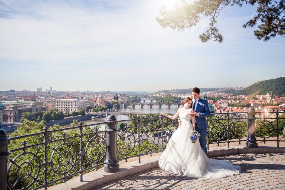 Романтический свадебный фотограф в Праге, самые красивые локации, легкое общение, четкое планирование и профессионализм, опыт.